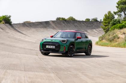 Πρεμιέρα για τα ηλεκτρικά MINI JCW και Aceman JCW στο Παρίσι
